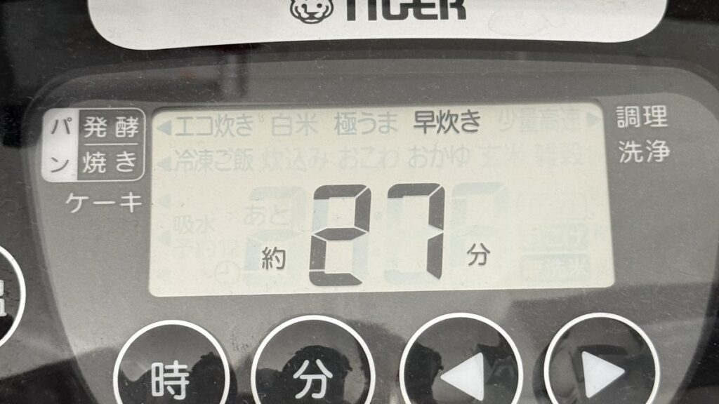 早炊きモードで再度炊飯している様子