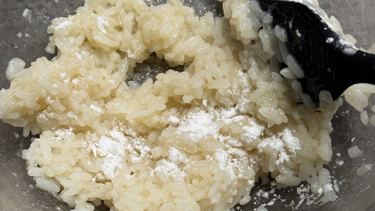 べちゃべちゃご飯に片栗粉を加える